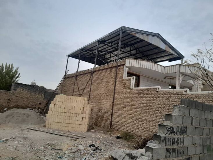 اجرای سقف شیروانی در روستا