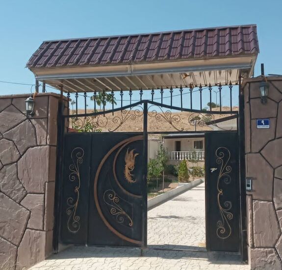 سردر حیاط ویلایی با ورق سفال