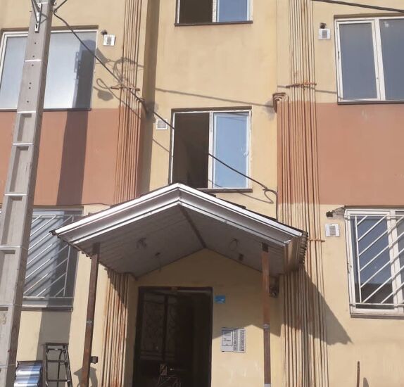 پیشانی ساختمان درب ورودی